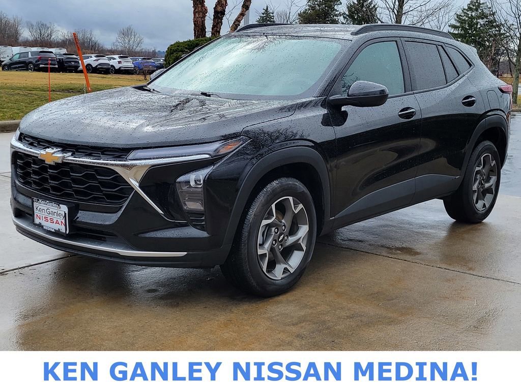 Used 2025 Chevrolet Trax LT image 7