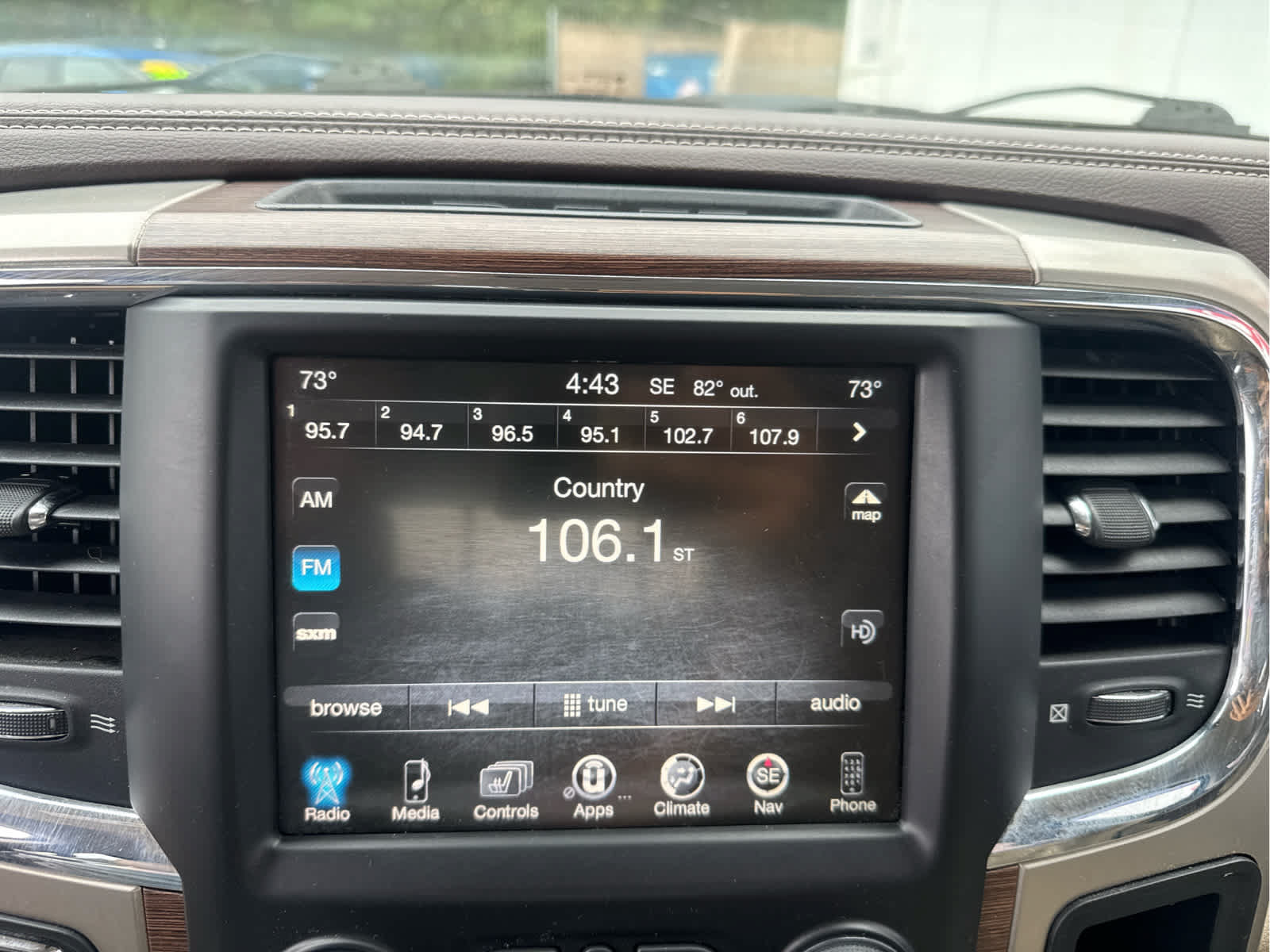 Used 2014 RAM 1500 Laramie w/ Convenience Group AWD/4WD image 32