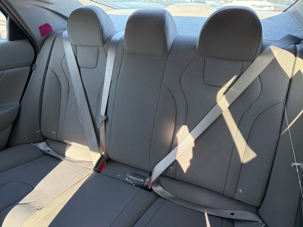 Used 2026 Hyundai Elantra SE image 22