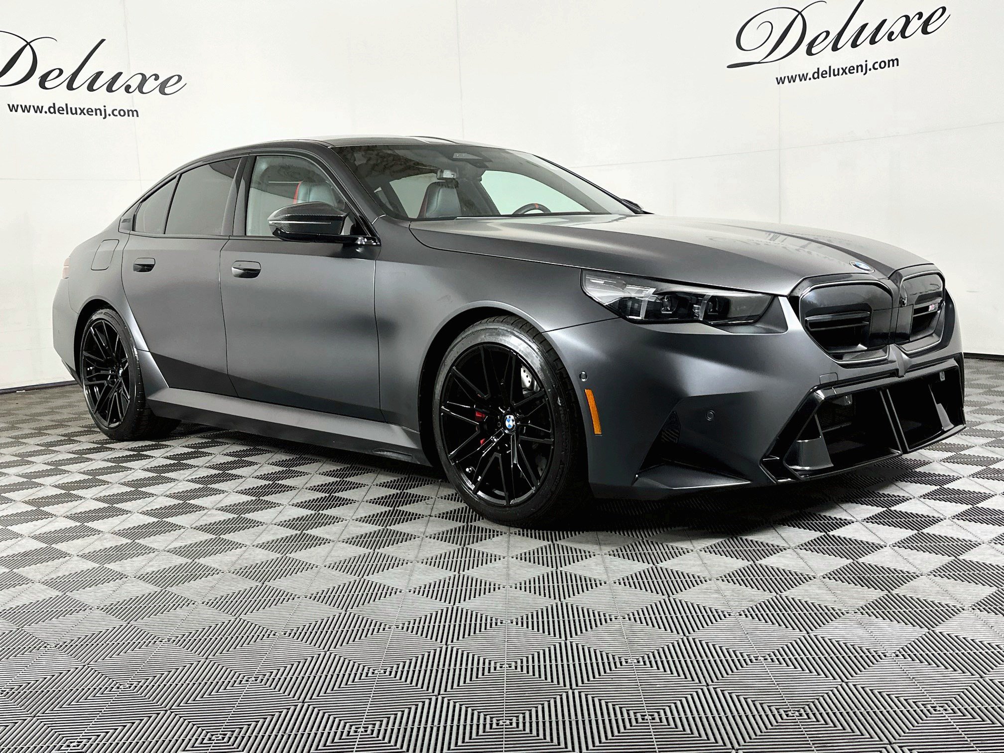 Used 2025 BMW M5 w/ Carbon Package AWD/4WD image 1