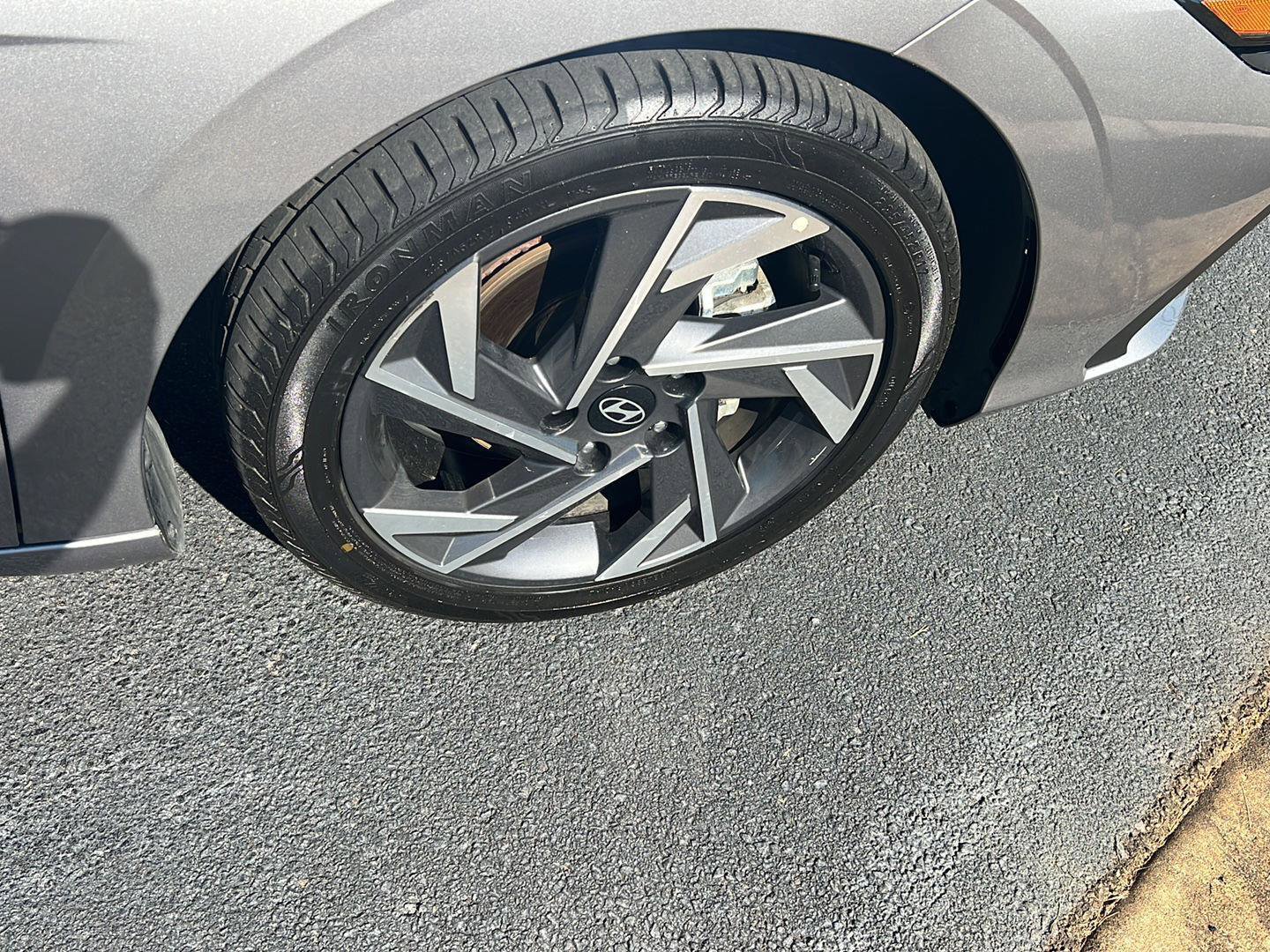 Used 2025 Hyundai Elantra Limited image 39