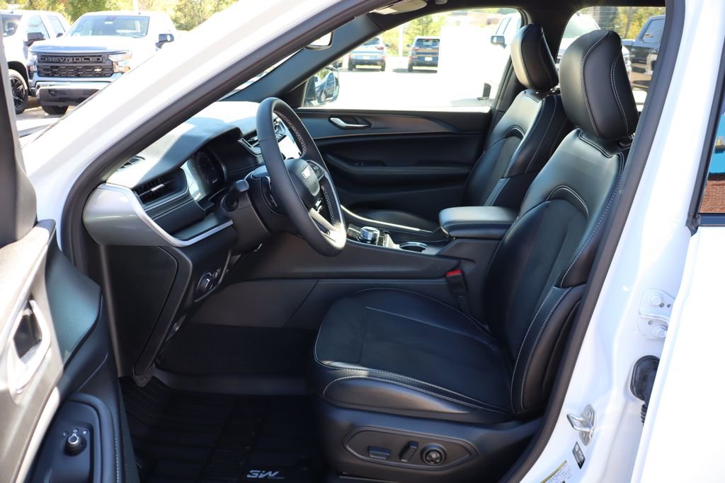 Used 2024 Jeep Grand Cherokee L Altitude image 9