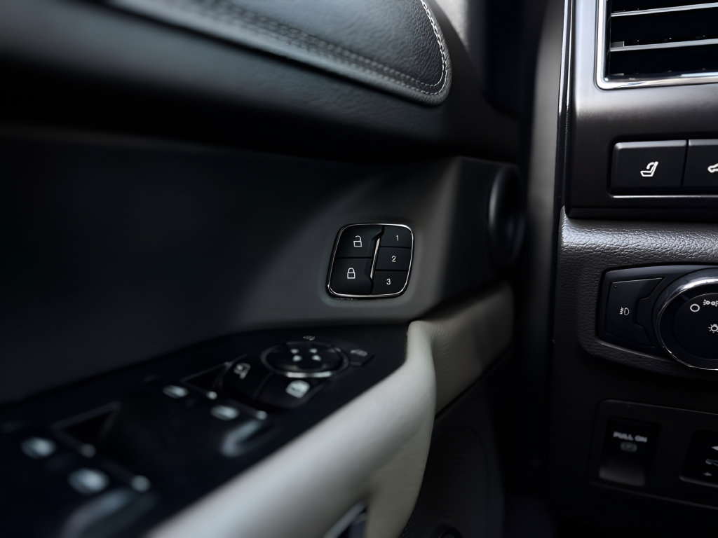Used 2021 Ford Expedition Limited RWD image 15