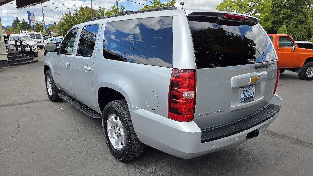 Used 2012 Chevrolet Suburban LT w/ Luxury Package AWD/4WD image 11
