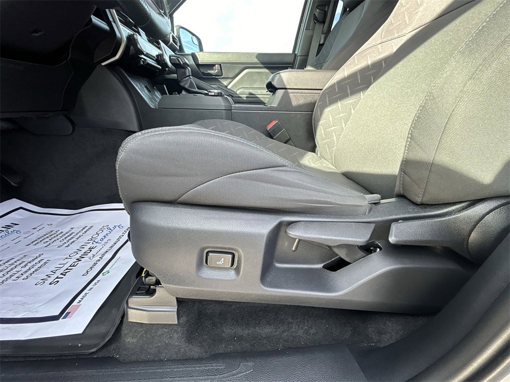 Used 2025 Toyota Tacoma SR image 18