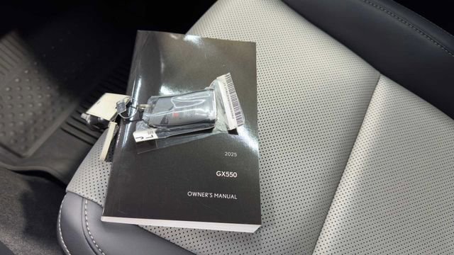 Used 2025 Lexus GX 550 550 Premium w/ Accessory Package (2T) image 37