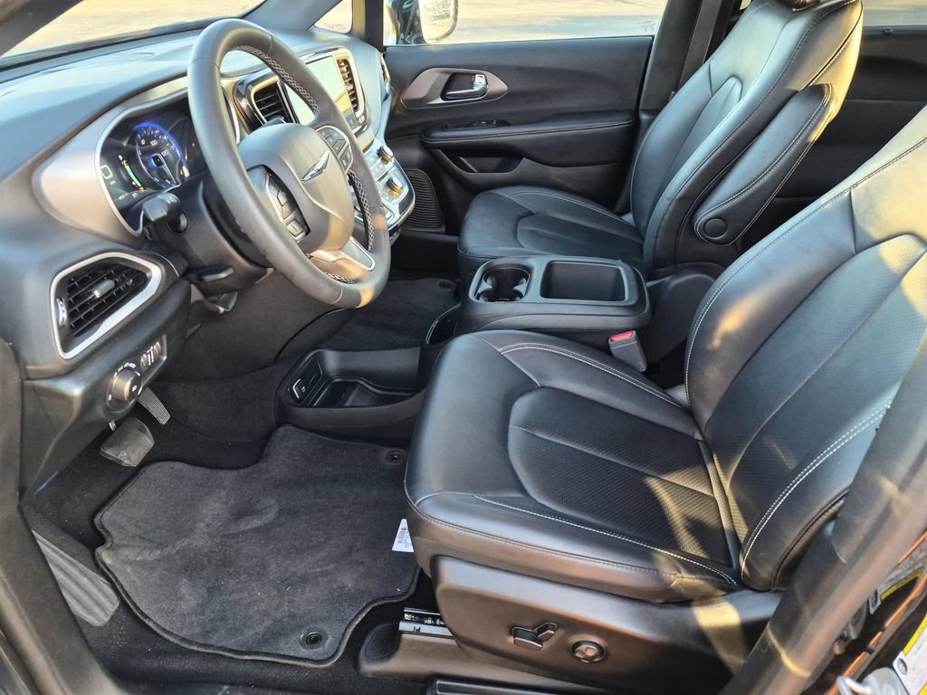 Used 2025 Chrysler Pacifica Select FWD image 10