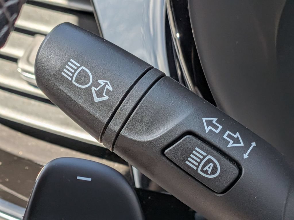 Used 2023 Buick Envision Avenir AWD/4WD image 24