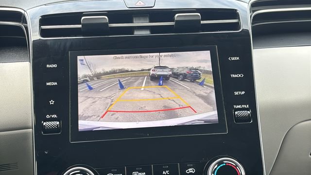 Used 2023 Hyundai Tucson SE image 18