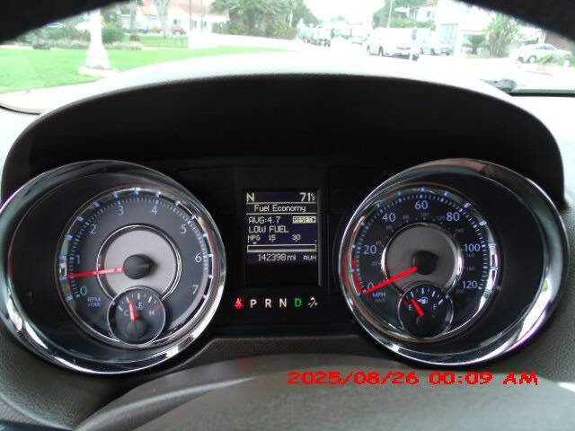 Used 2014 Chrysler Town & Country Touring image 26