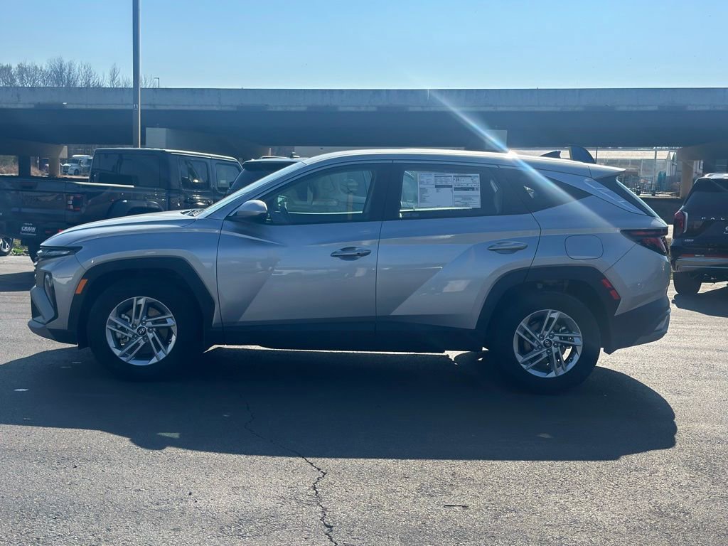 Used 2025 Hyundai Tucson SE image 4