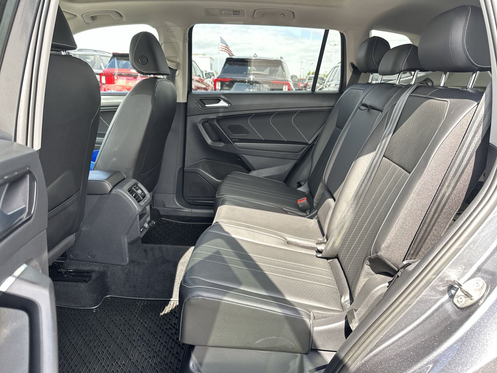 Used 2023 Volkswagen Tiguan SE w/ Panoramic Sunroof Package AWD/4WD image 26