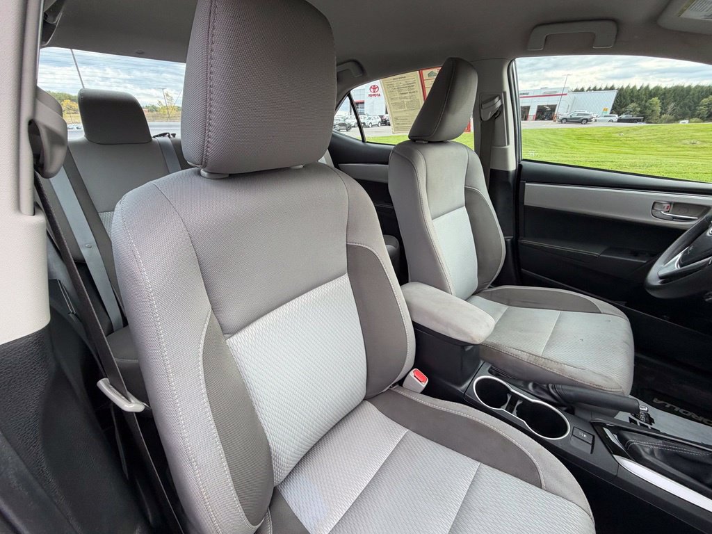 Used 2018 Toyota Corolla LE FWD image 36
