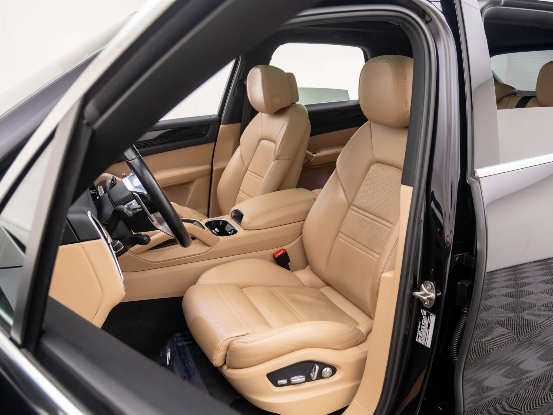 Certified 2020 Porsche Cayenne image 5