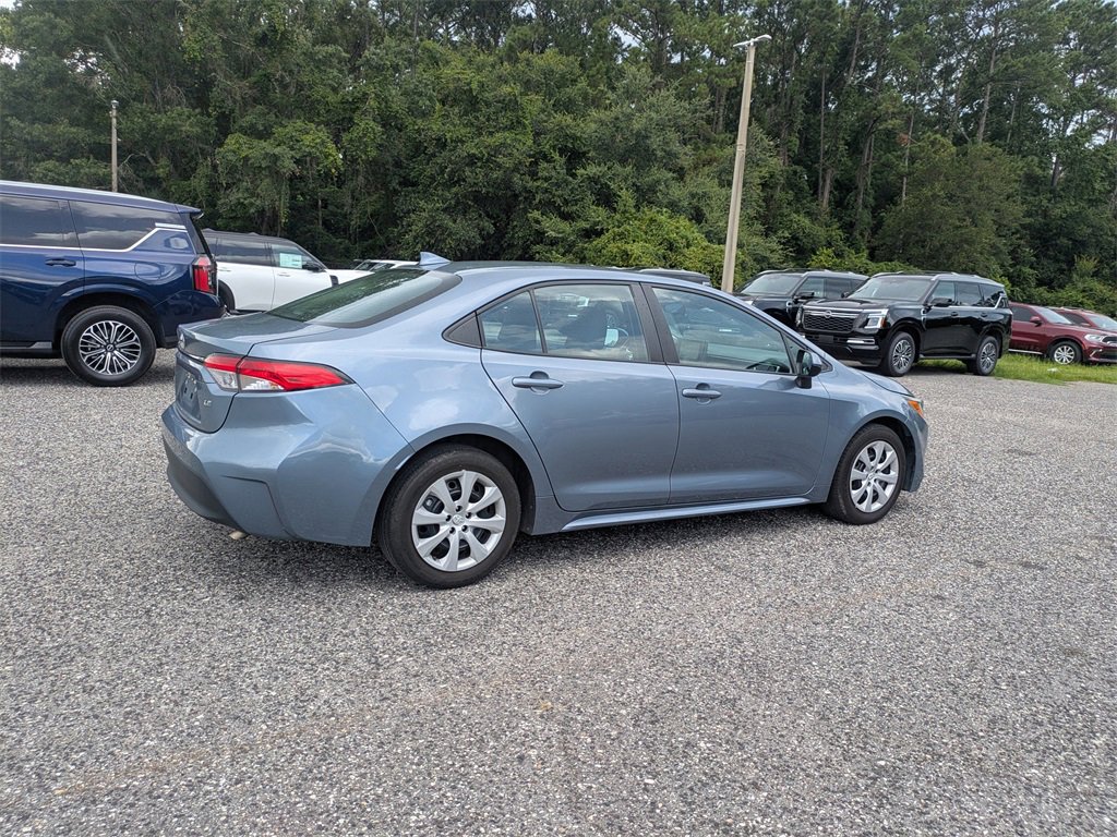 Used 2023 Toyota Corolla LE image 3