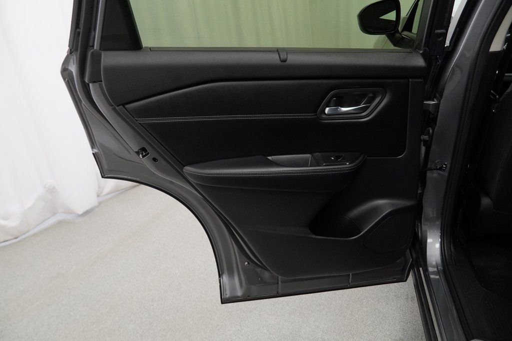 Used 2024 Nissan Rogue SV w/ SV Premium Package image 44
