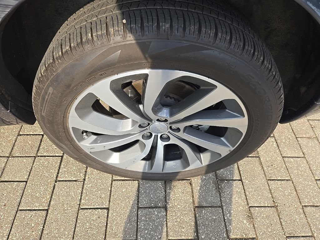 Certified 2025 Land Rover Discovery Sport S AWD/4WD image 9