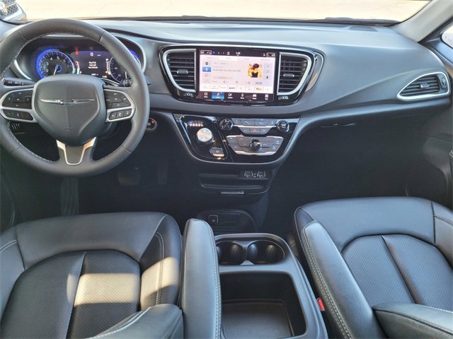 Certified 2025 Chrysler Pacifica Select image 6