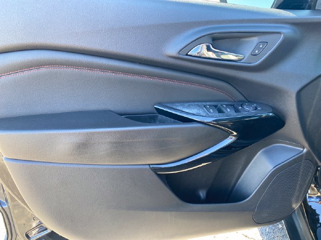 Certified 2025 Chevrolet Trax RS w/ Sunroof Package FWD image 18