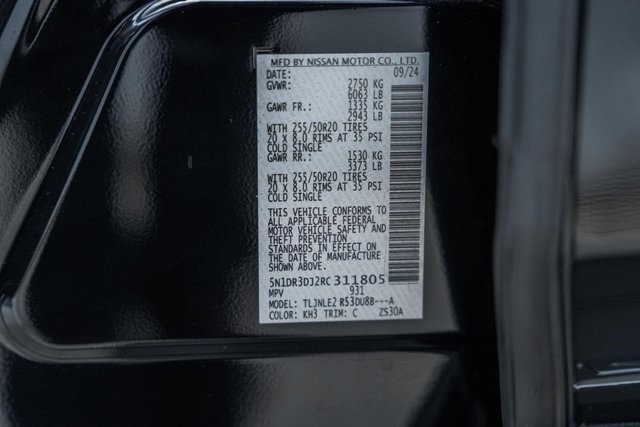 Used 2024 Nissan Pathfinder Platinum w/ Black Appearance Package image 39