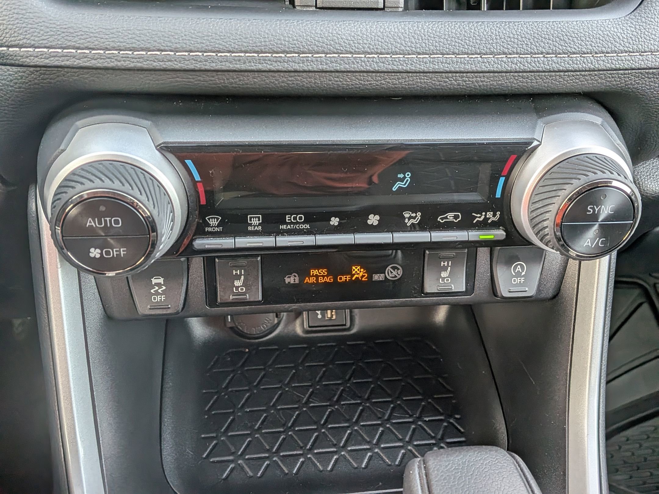 Used 2025 Toyota RAV4 XLE w/ Weather Package image 29