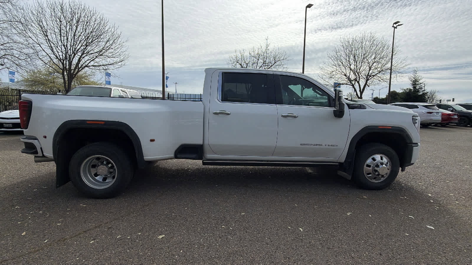 Used 2025 GMC Sierra 3500 Denali Ultimate image 4