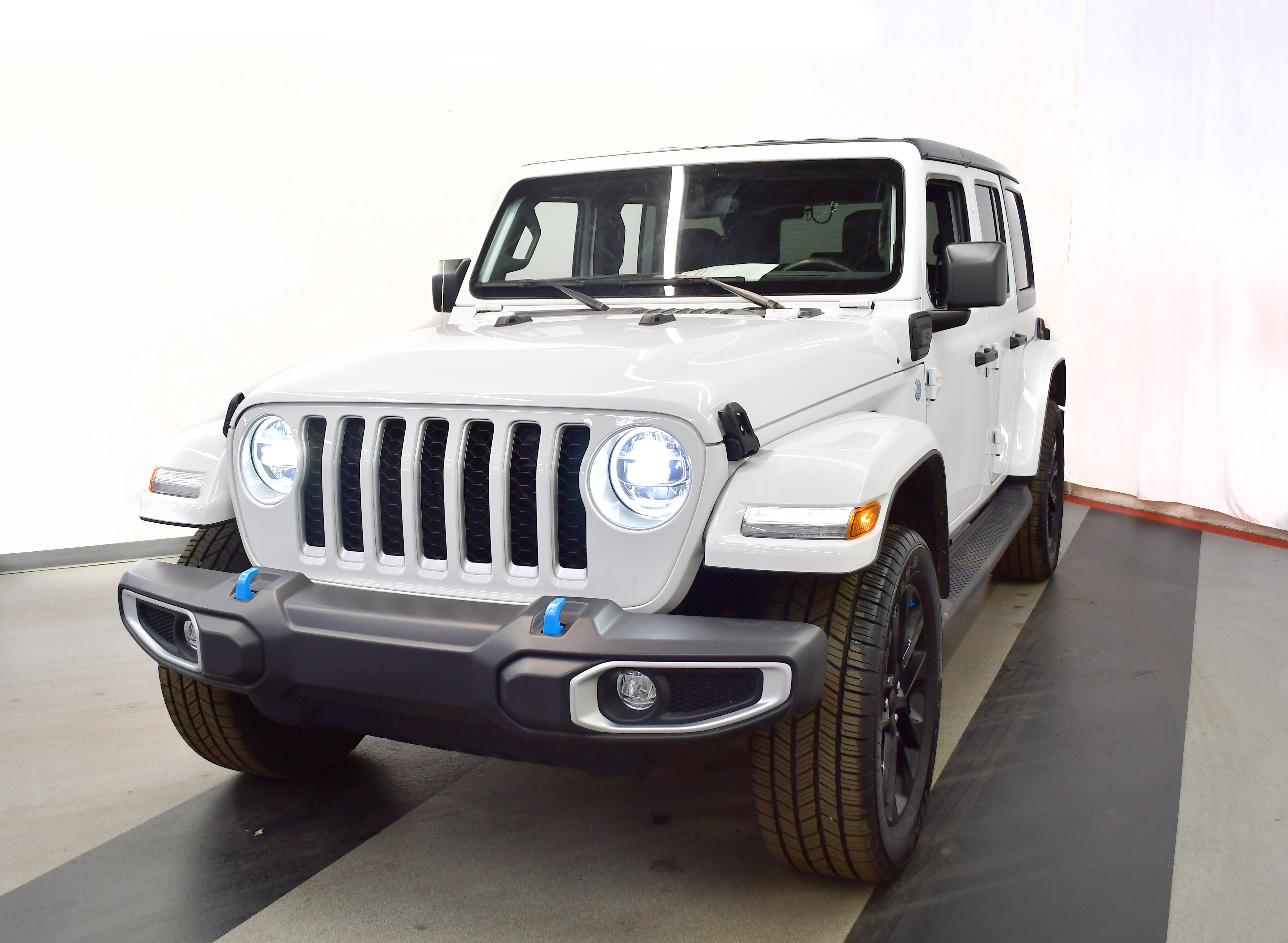 Used 2022 Jeep Wrangler Unlimited Sahara w/ Cold Weather Group image 4