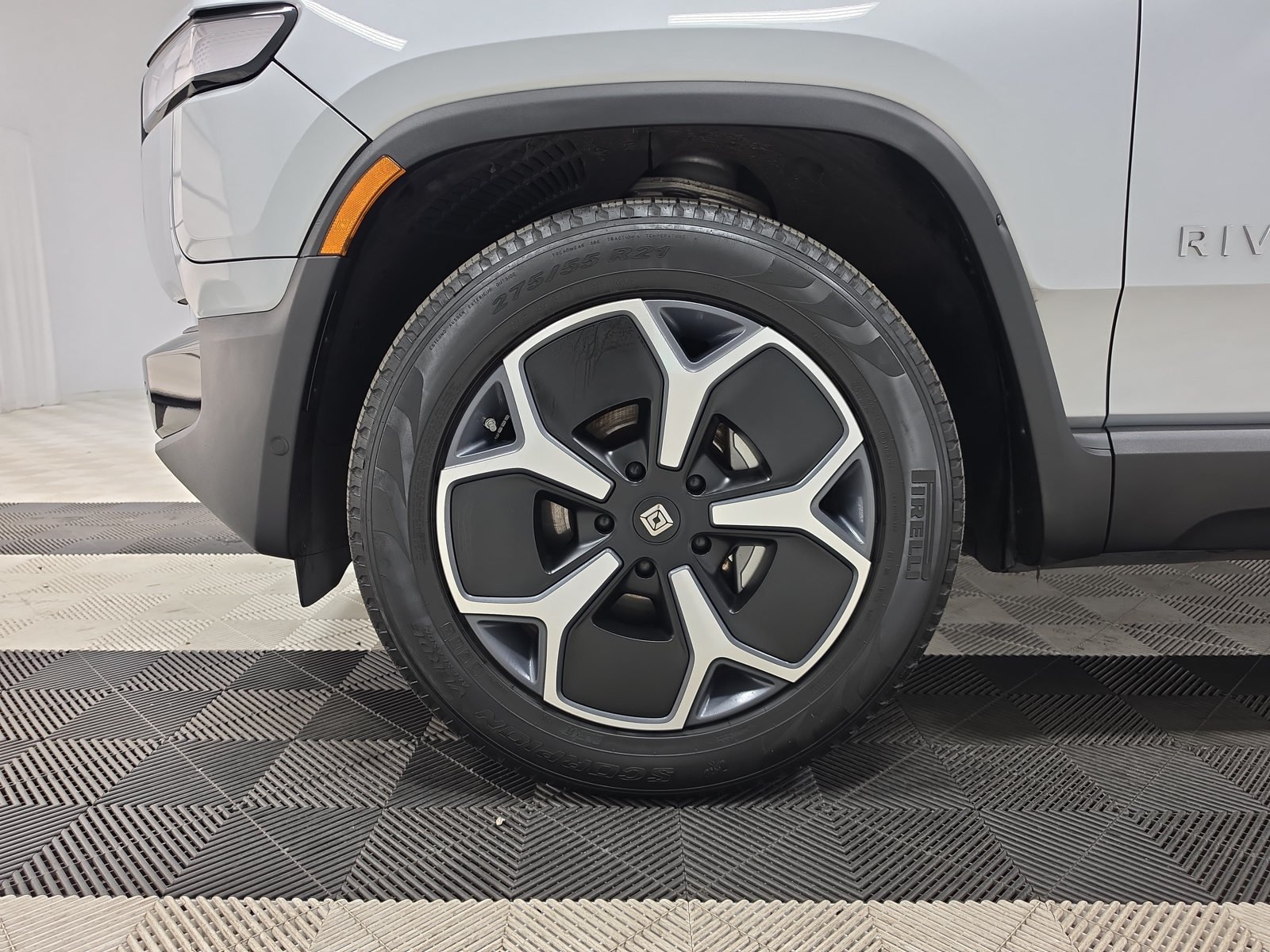 Used 2023 Rivian R1T Adventure Dual AWD/4WD image 9