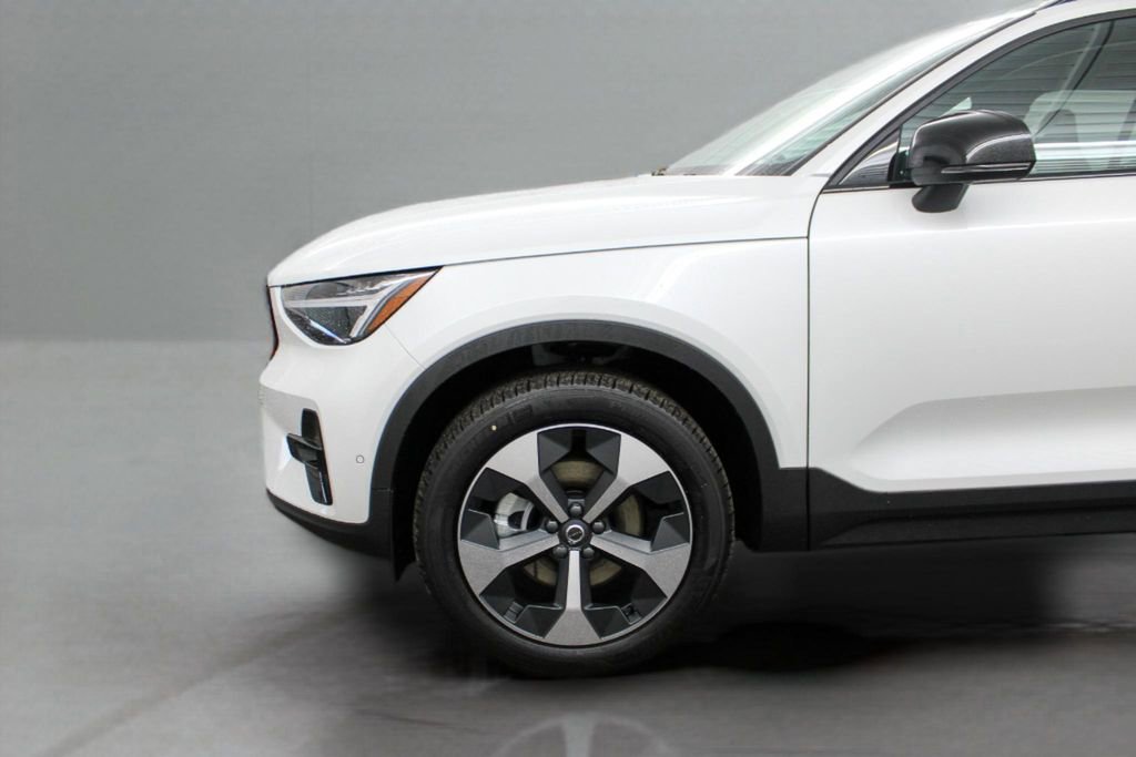 New 2026 Volvo XC40 B4 Plus w/ Protection Package Premier FWD image 35