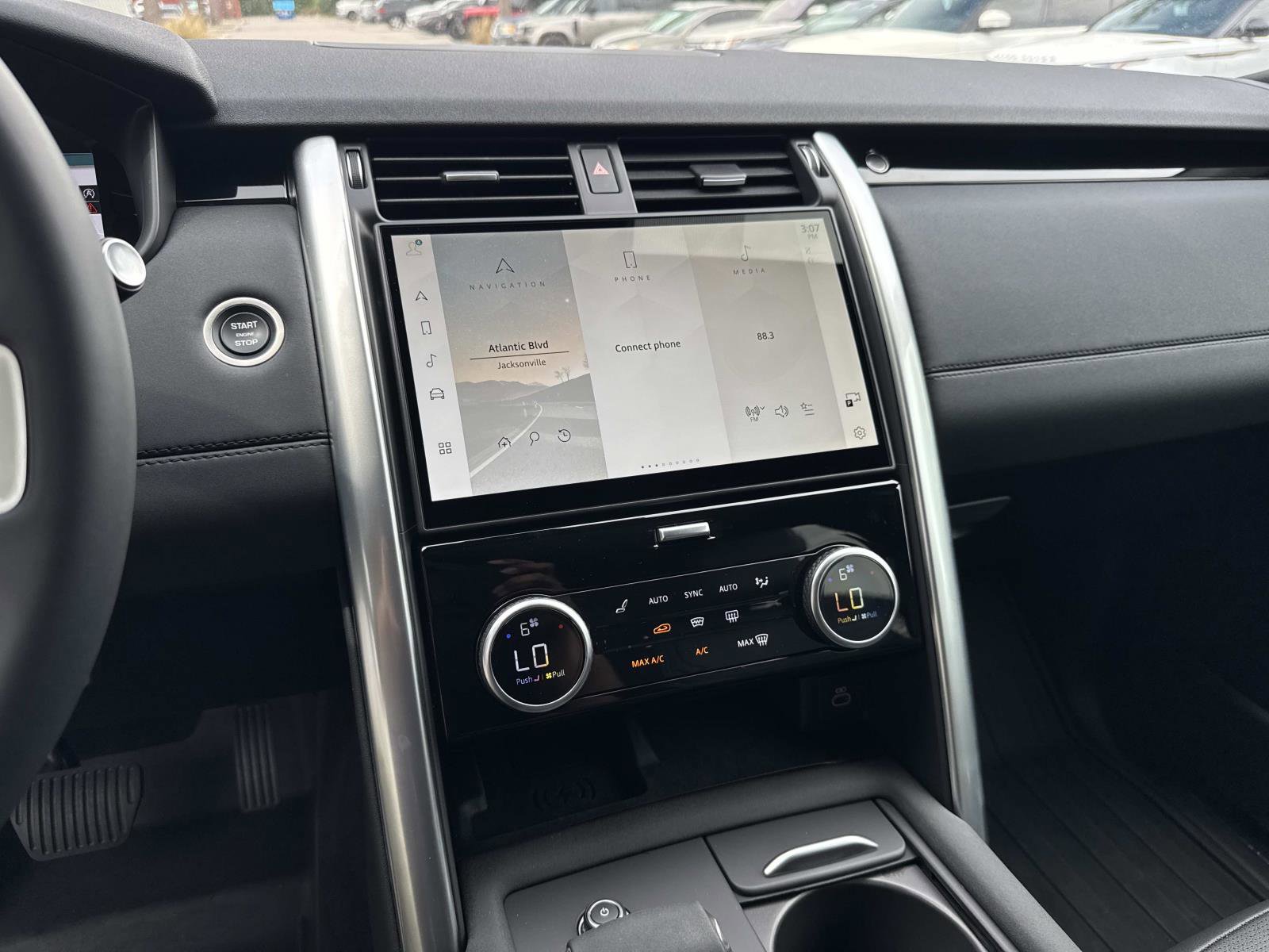 Certified 2025 Land Rover Discovery S AWD/4WD image 26