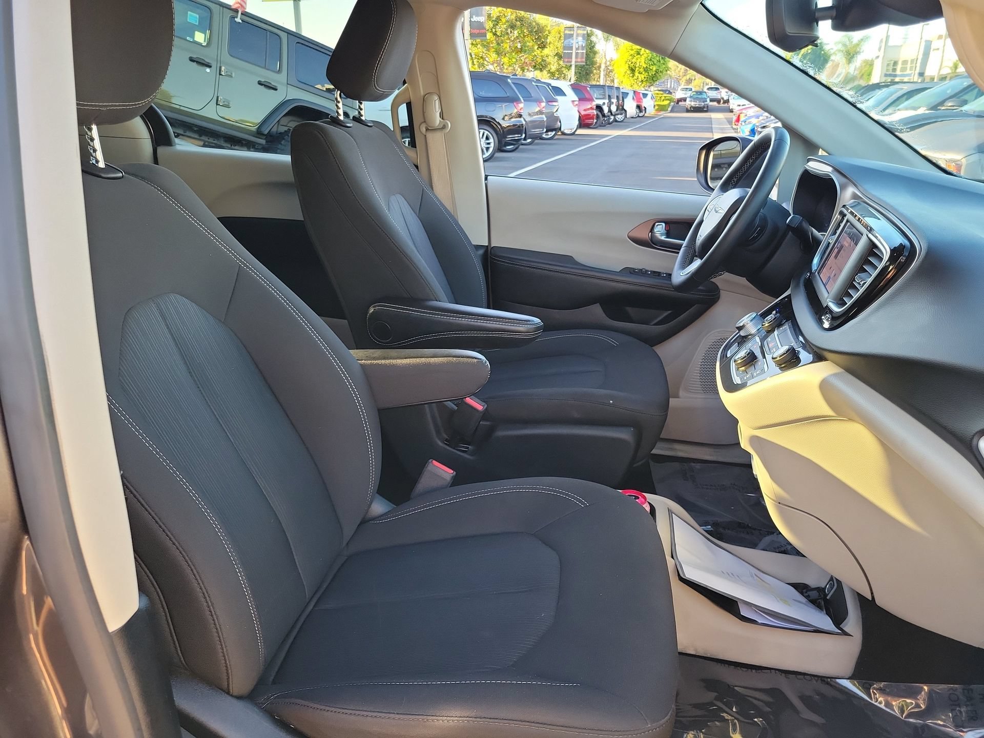 Certified 2023 Chrysler Voyager LX FWD image 22