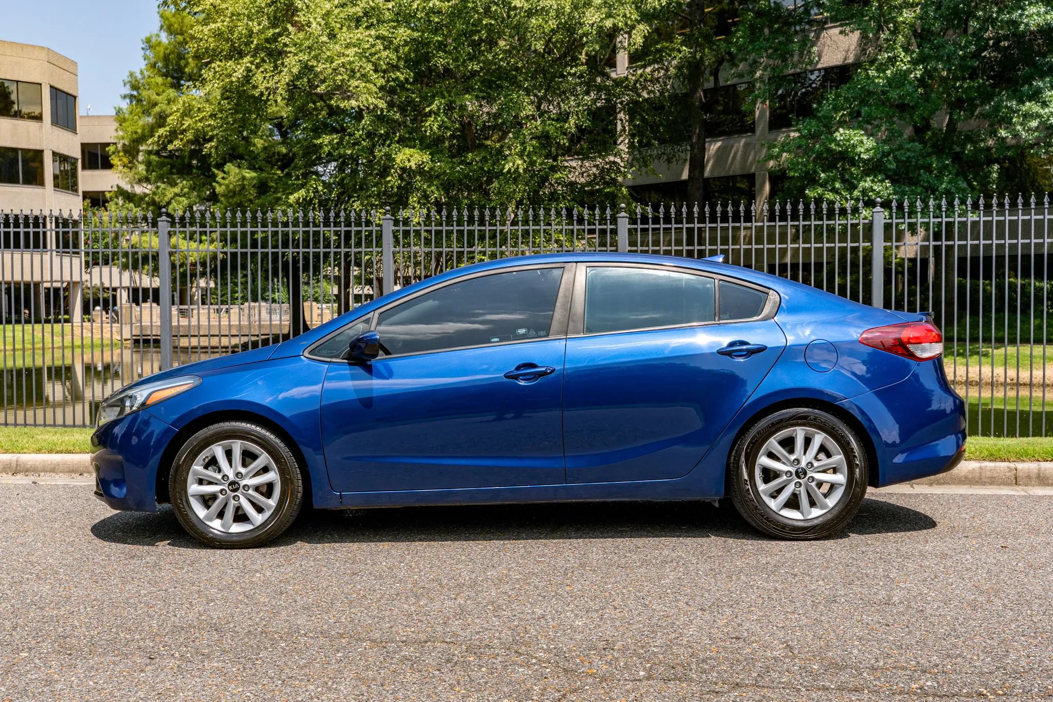 Used 2017 Kia Forte S FWD image 9