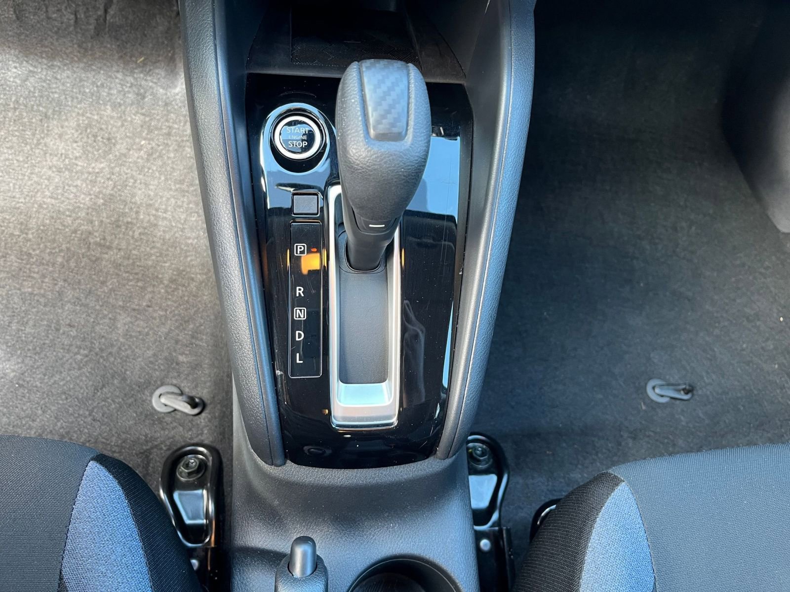 Used 2025 Nissan Versa SV image 39