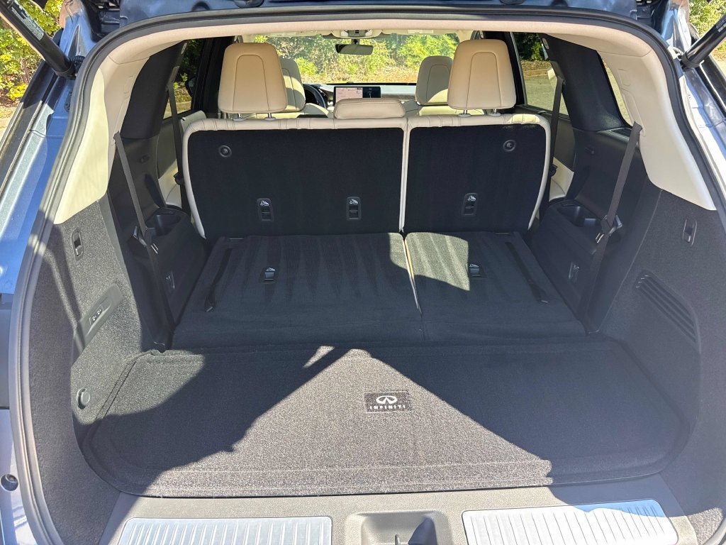 Used 2023 INFINITI QX60 Sensory w/ Cargo Package AWD/4WD image 30