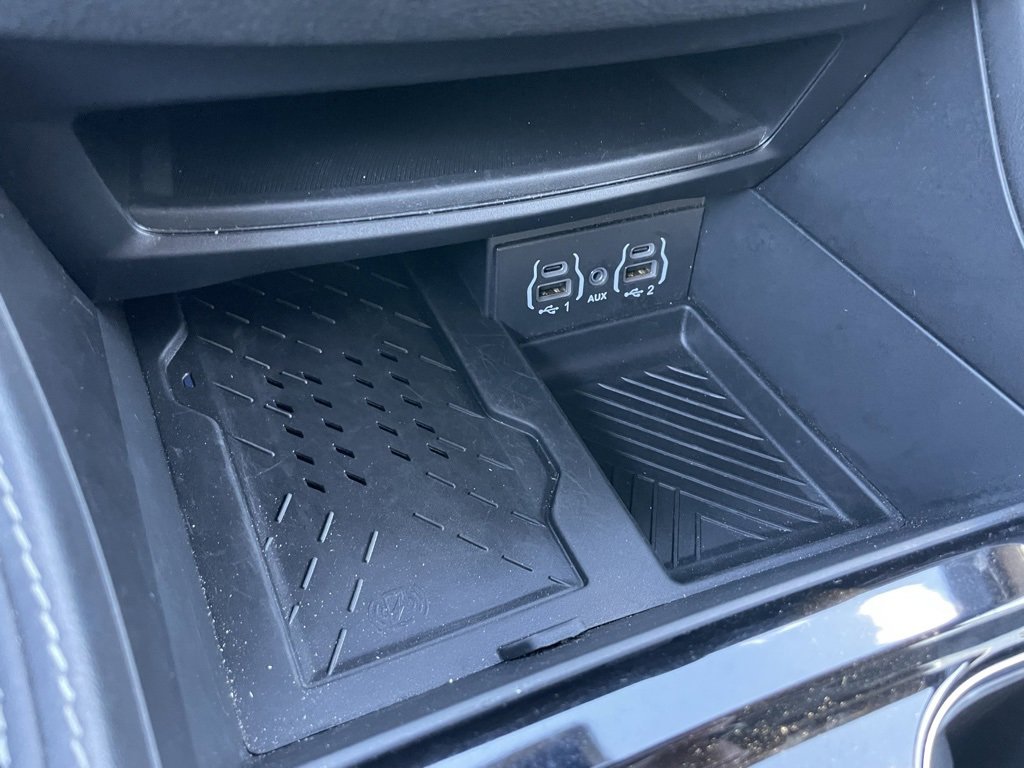 Used 2025 Chrysler Pacifica Limited image 13