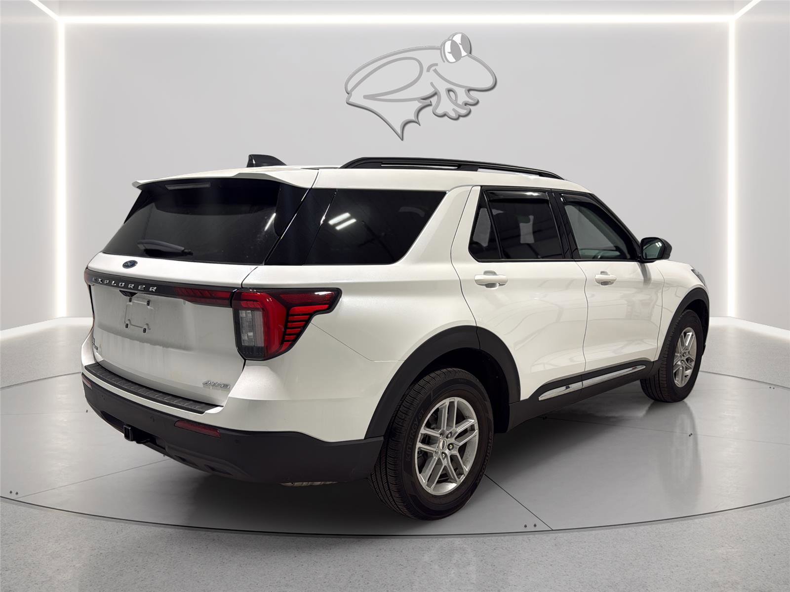 Used 2025 Ford Explorer Active AWD/4WD image 5