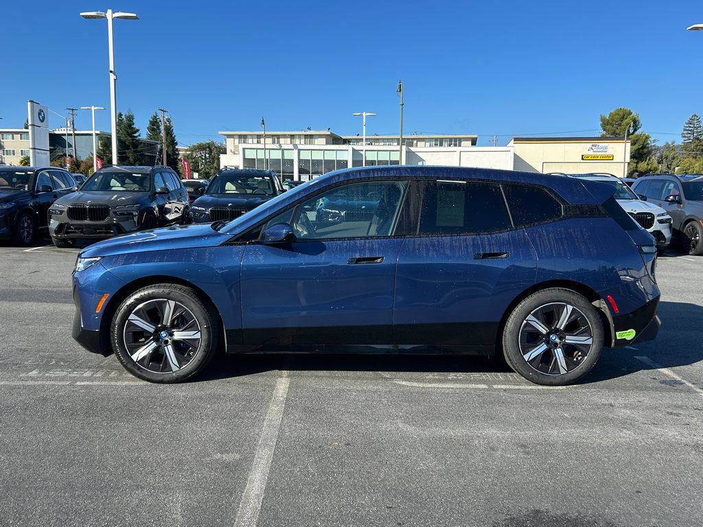 Used 2024 BMW iX xDrive50 w/ Sport Package AWD/4WD image 2
