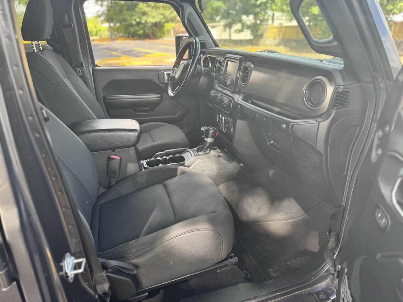 Used 2020 Jeep Wrangler Unlimited Sport S image 3