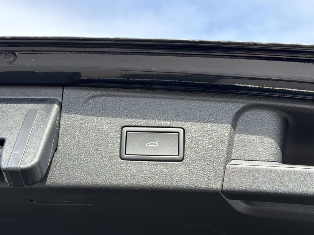 New 2026 Volkswagen Atlas Peak Edition image 17