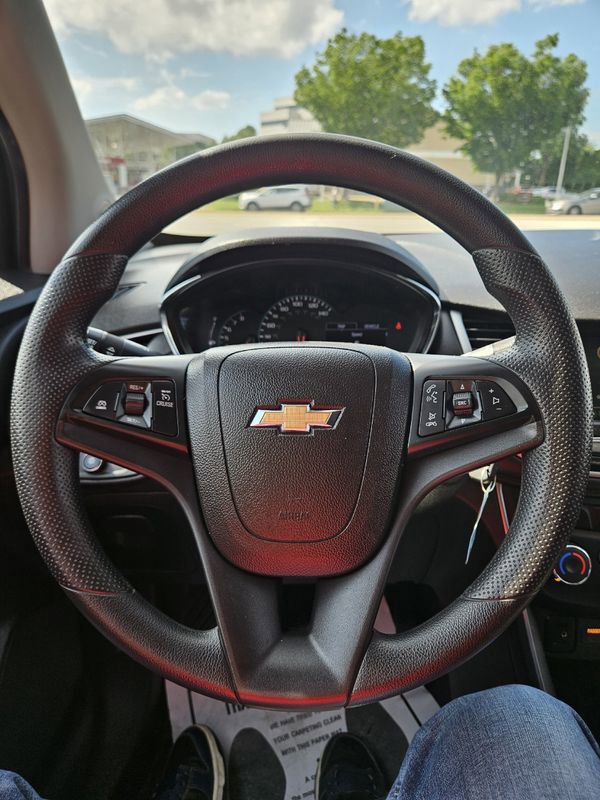 Used 2019 Chevrolet Trax LS w/ Tint and Cruise Package FWD image 9