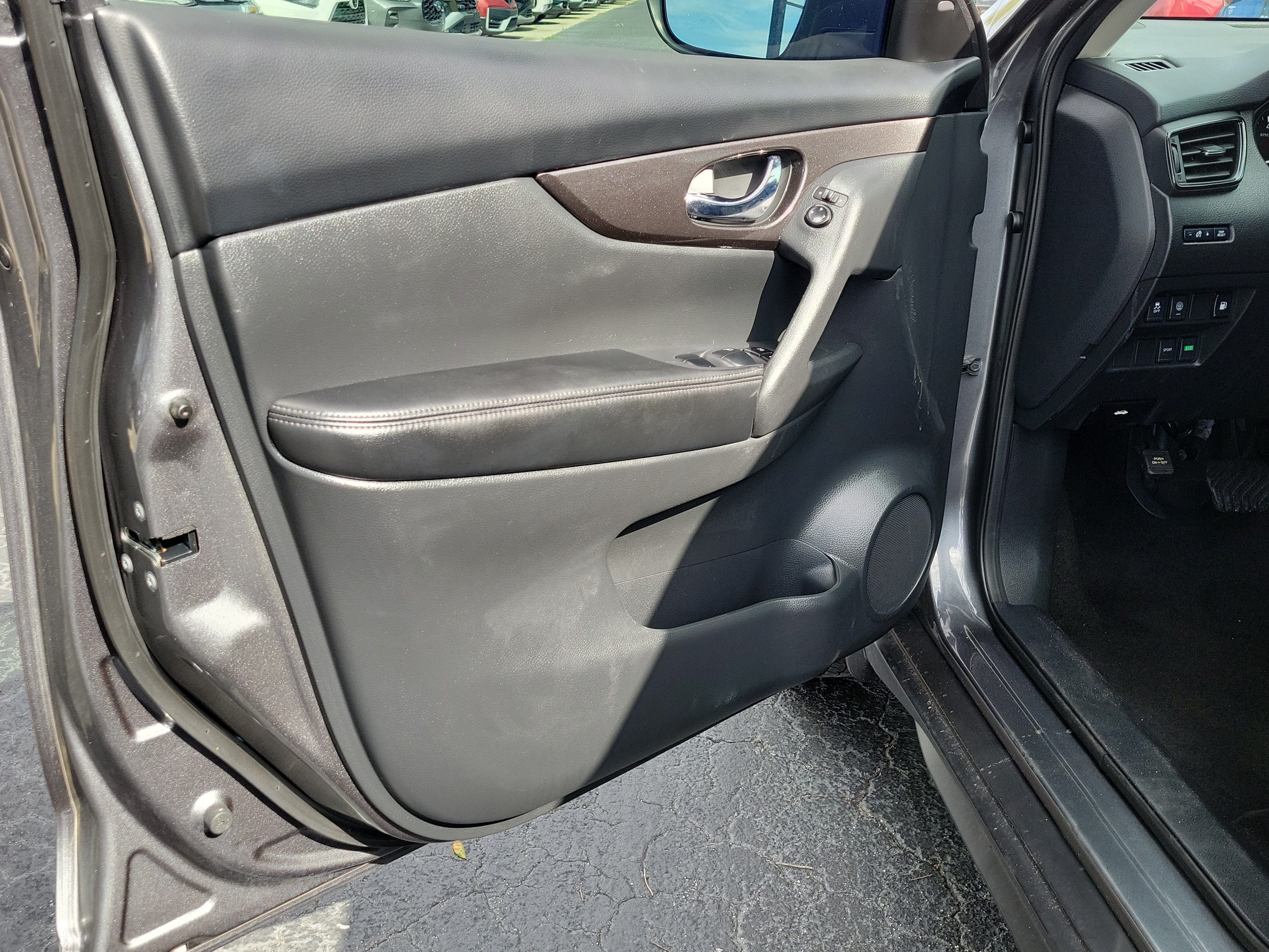 Used 2019 Nissan Rogue S w/ Special Edition Package FWD image 17