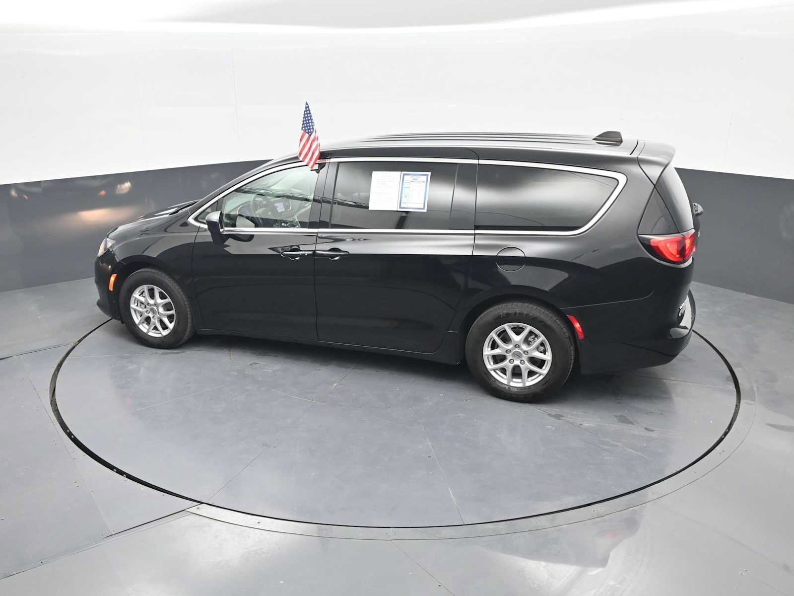 Used 2024 Chrysler Voyager LX FWD image 31