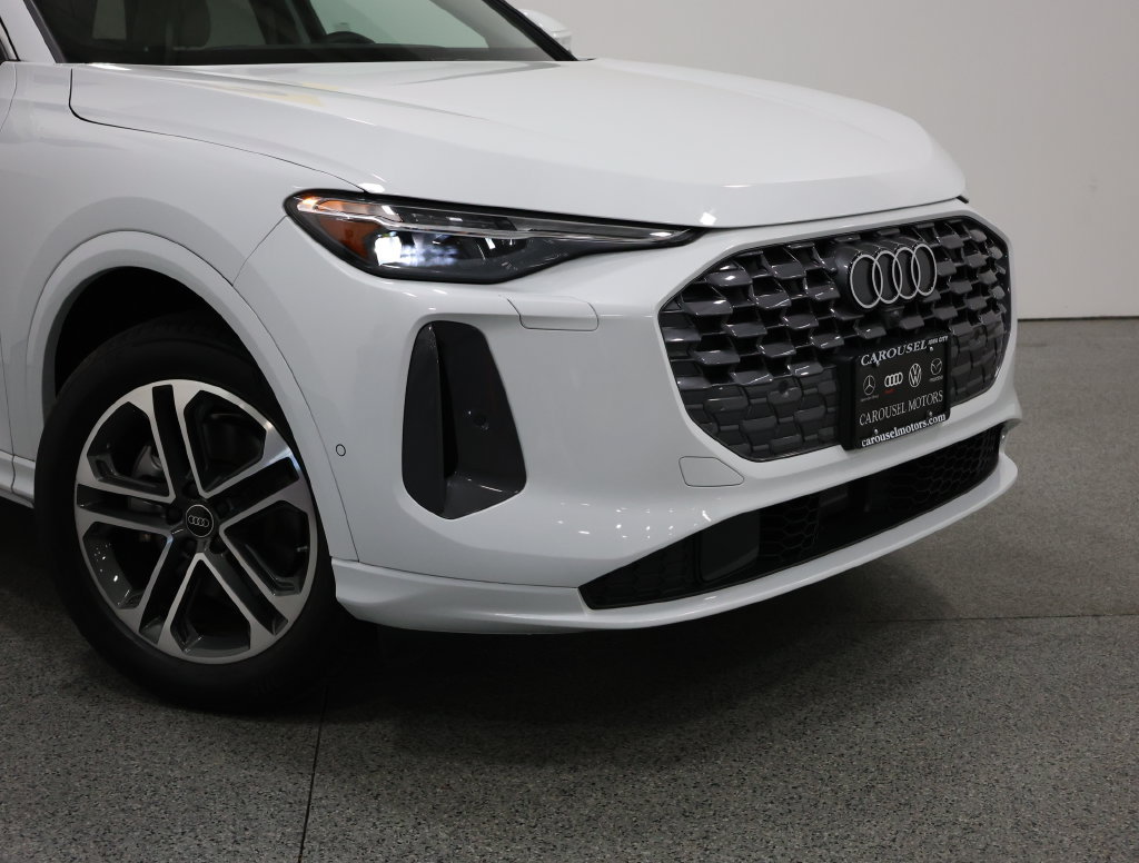 Used 2025 Audi Q5 Premium Plus w/ Premium Plus AWD/4WD image 3