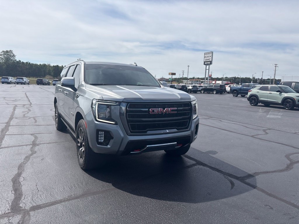 Used 2023 GMC Yukon XL AT4 w/ AT4 Premium Package AWD/4WD image 8