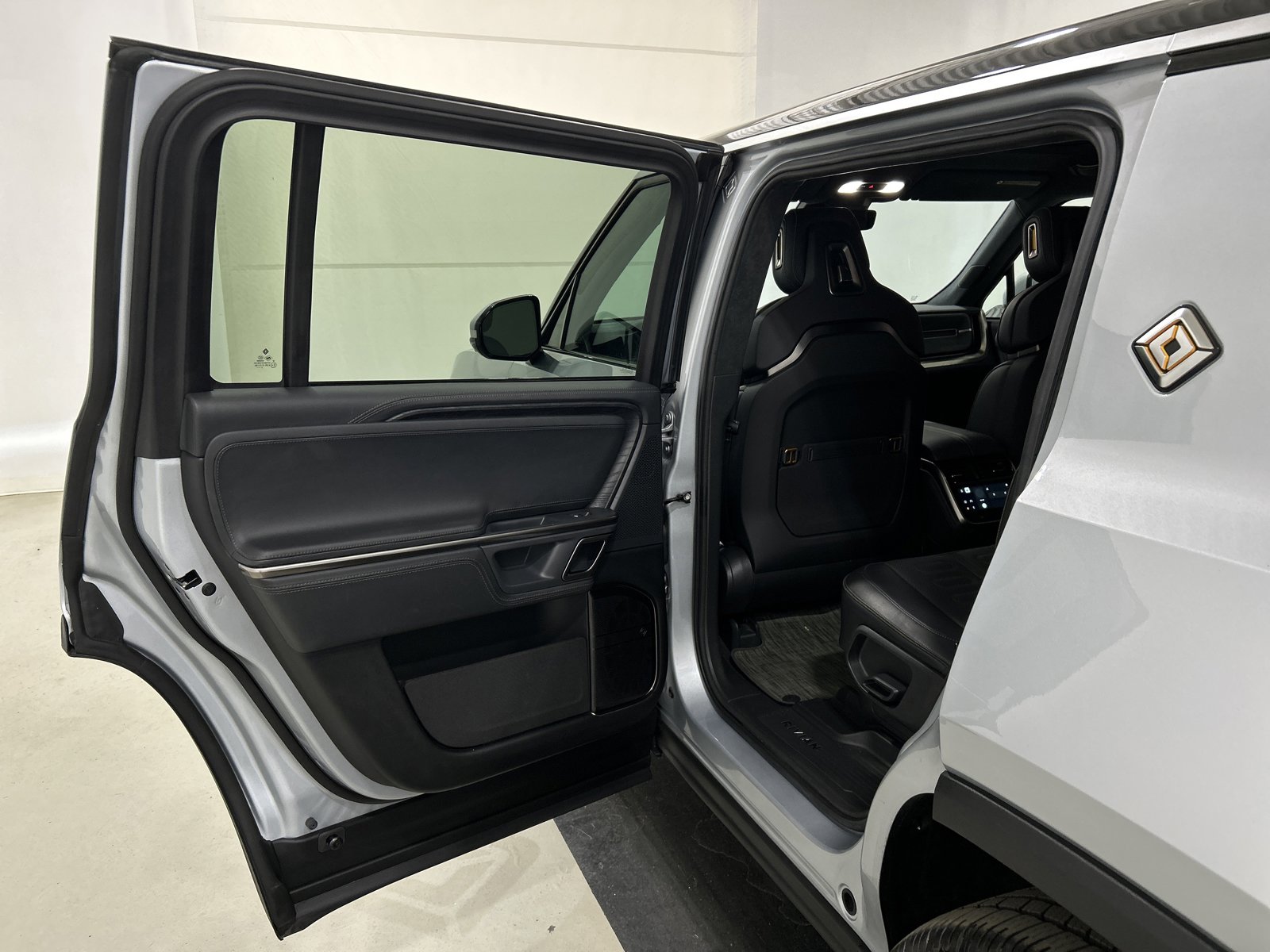 Used 2024 Rivian R1S Adventure AWD/4WD image 17