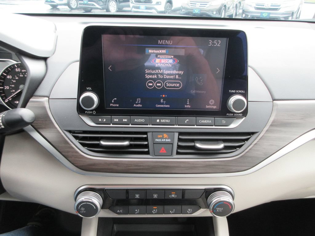 Used 2025 Nissan Altima 2.5 SV FWD image 26