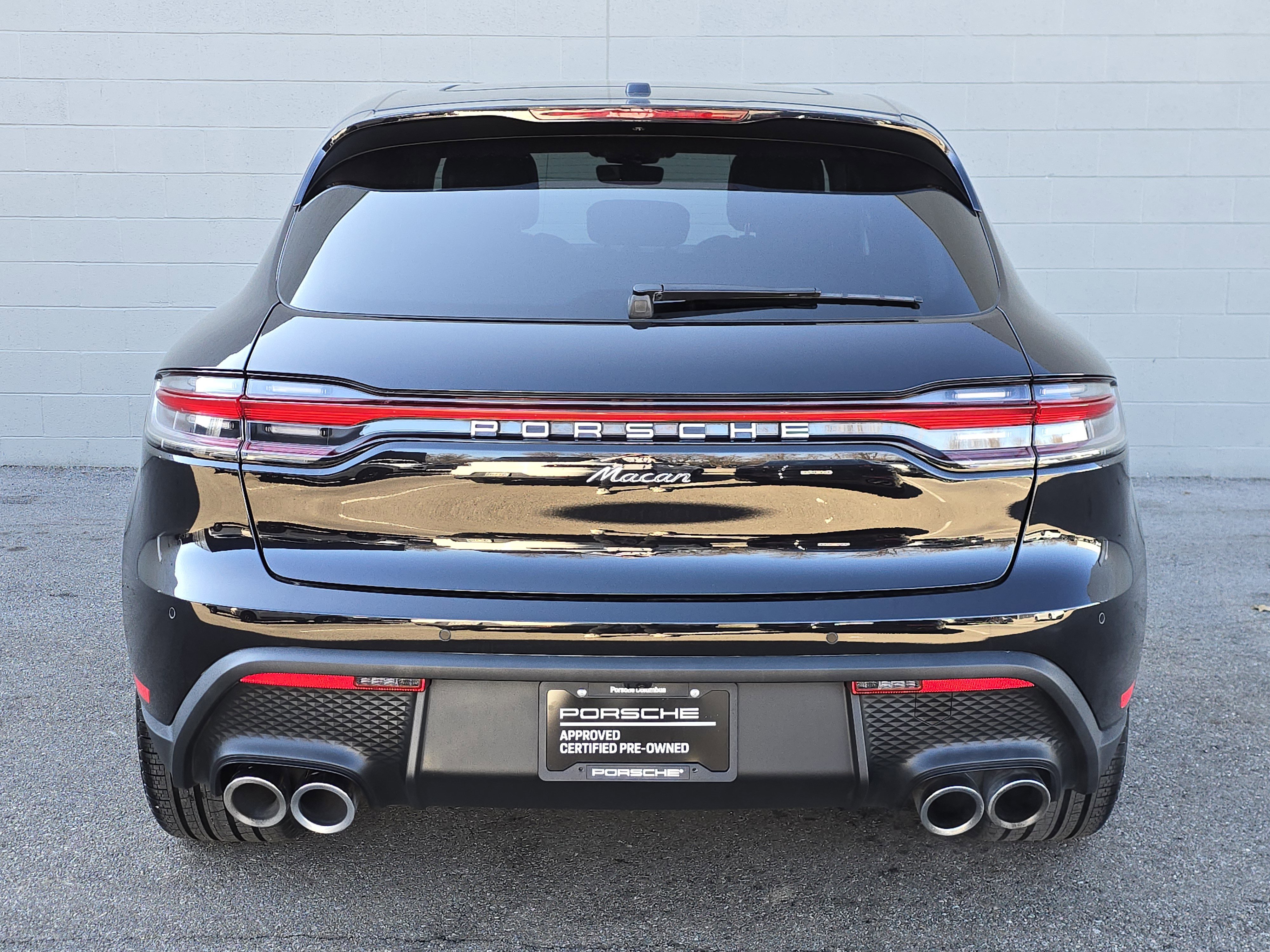 Certified 2025 Porsche Macan image 8