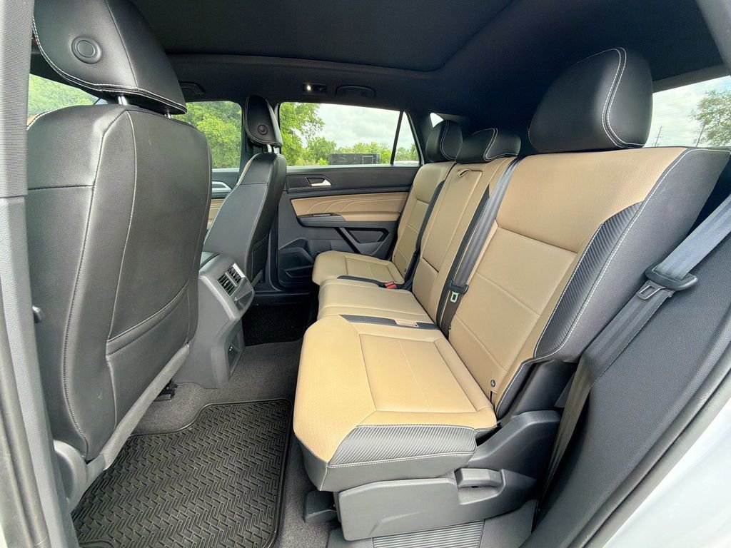 Used 2021 Volkswagen Atlas Cross Sport SE w/ Panoramic Sunroof Package FWD image 32