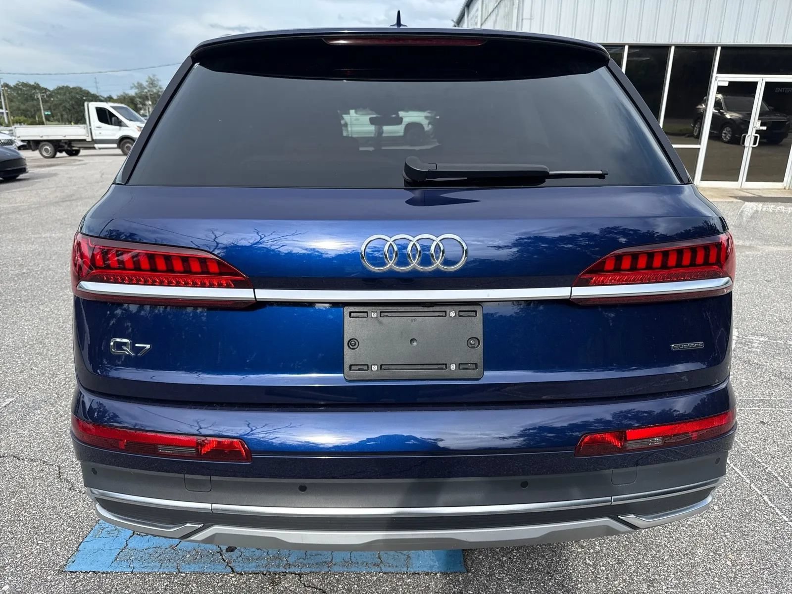 Used 2023 Audi Q7 2.0T Premium w/ Convenience Package AWD/4WD image 9