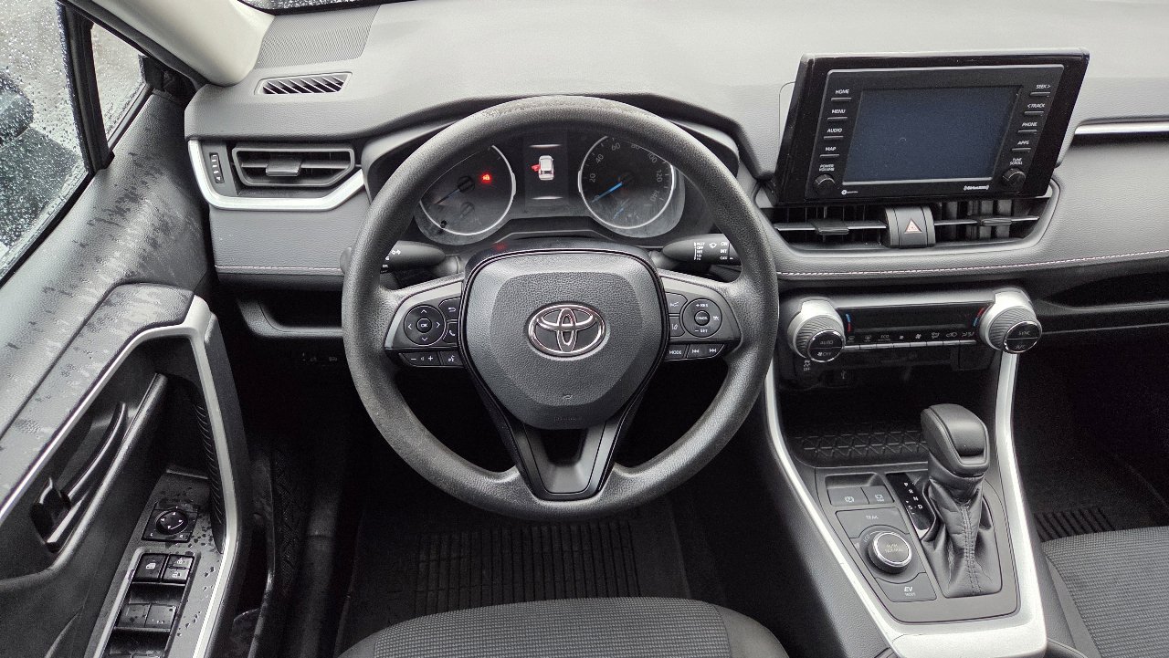 Used 2021 Toyota RAV4 LE image 15
